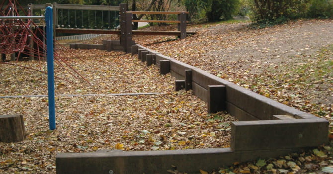 Rundpfosten, Vierkantpfosten, Pfähle, Bretter, Balken, Paddockplatten, Terrassenbeläge