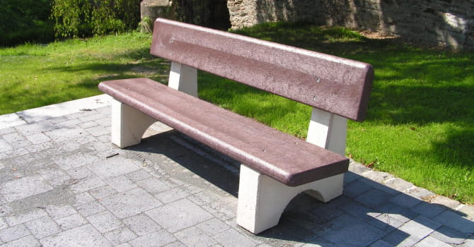 Rundpfosten, Vierkantpfosten, Pfähle, Bretter, Balken, Paddockplatten, Terrassenbeläge