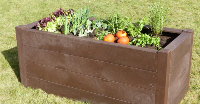 Rundpfosten, Vierkantpfosten, Pfähle, Bretter, Balken, Paddockplatten, Terrassenbeläge