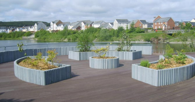 Rundpfosten, Vierkantpfosten, Pfähle, Bretter, Balken, Paddockplatten, Terrassenbeläge